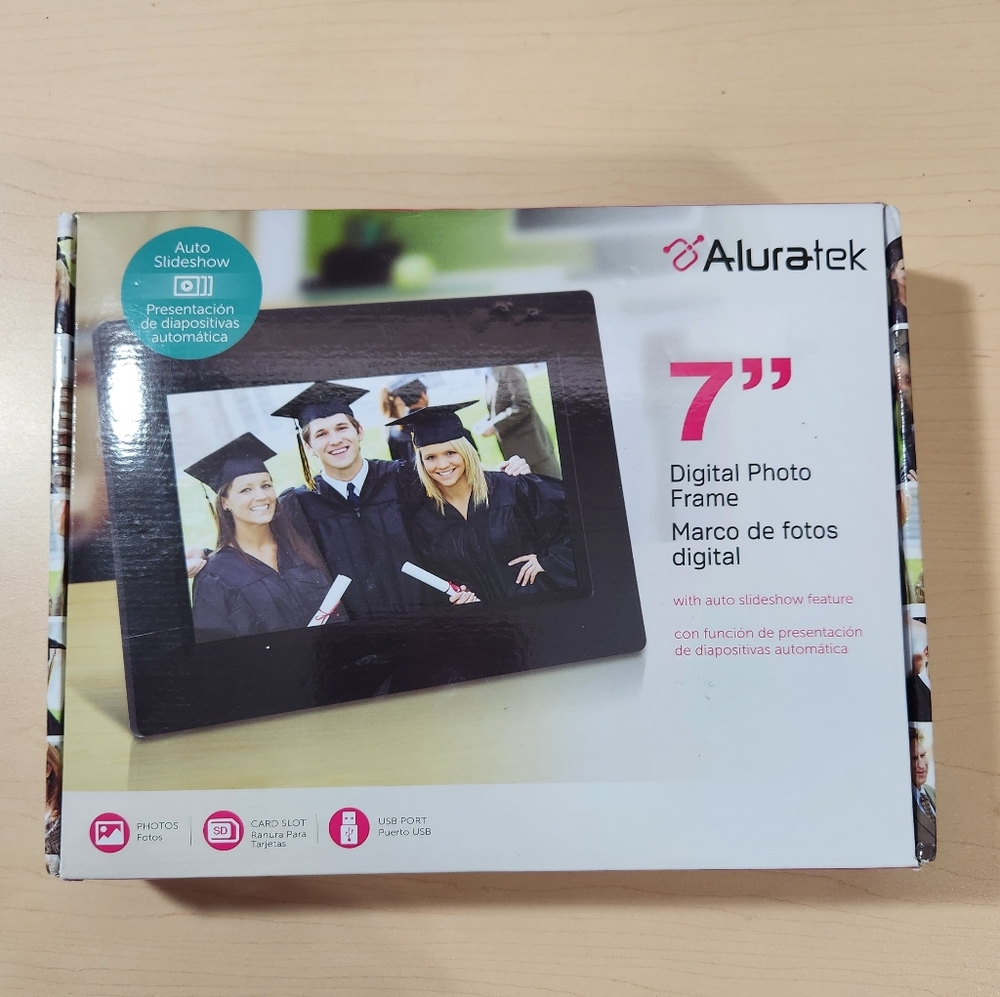 Aluratek 7" Digital Photo‎ Frame New in Box